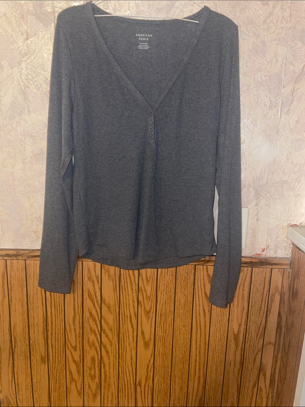Charcoal gray American eagle top (XL)